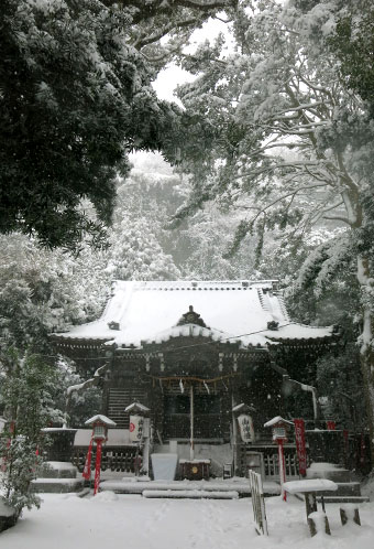 鎌倉　大雪の八雲神社