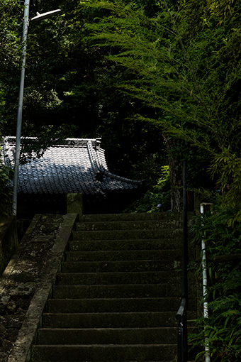 鎌倉　妙本寺の蛇苦止堂