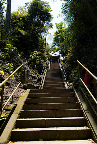 北鎌倉　円覚寺洪鐘への階段